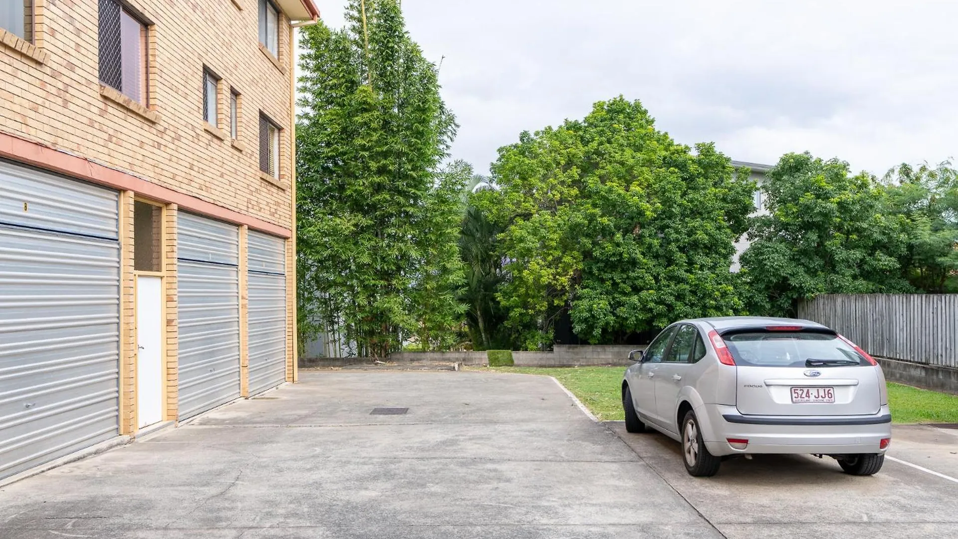 Lovely 2-Bed By Oxenham Park Transport & Shops Brisbane Australia