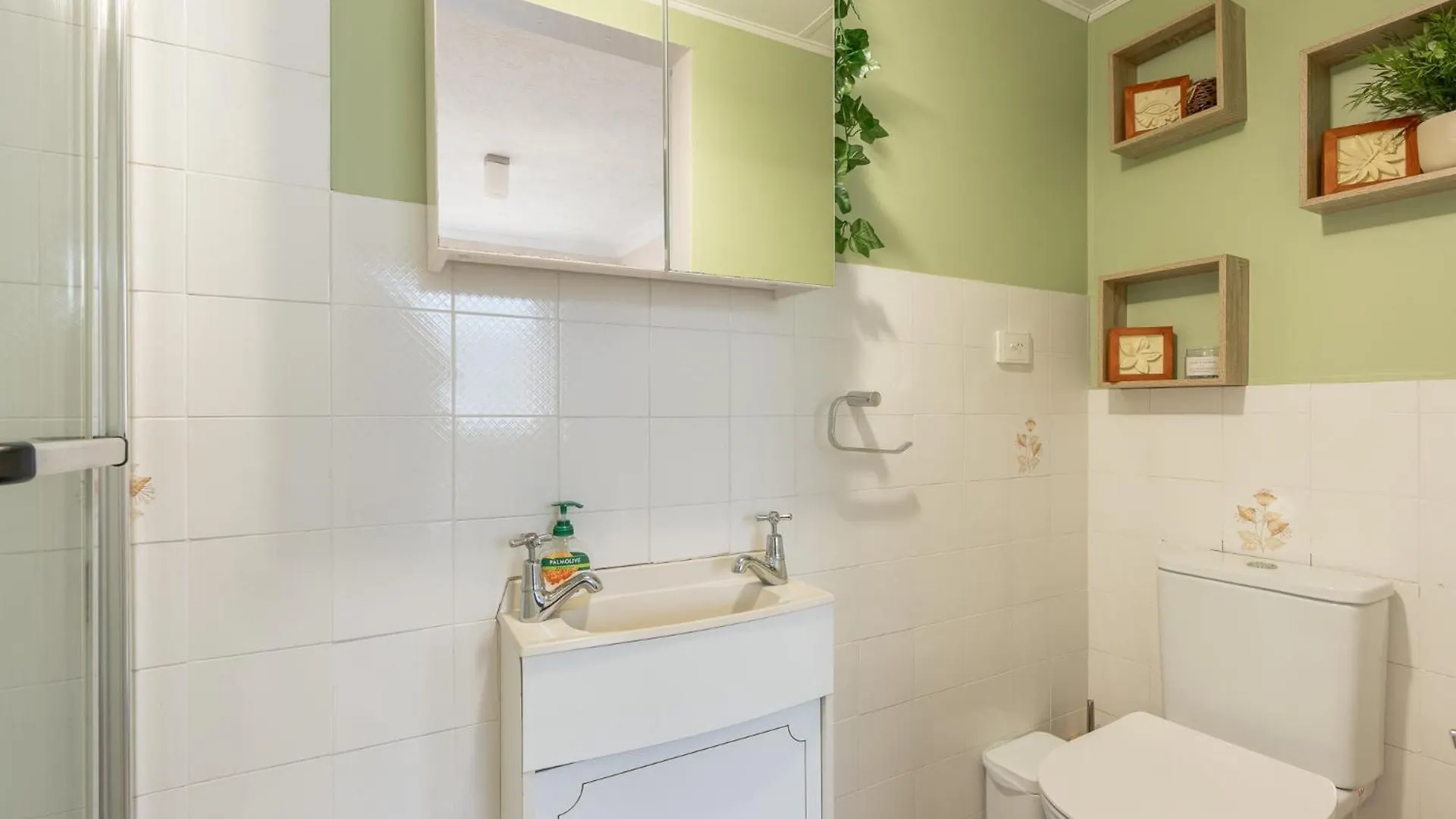 Apartment Lovely 2-Bed By Oxenham Park Transport & Shops Brisbane Australia