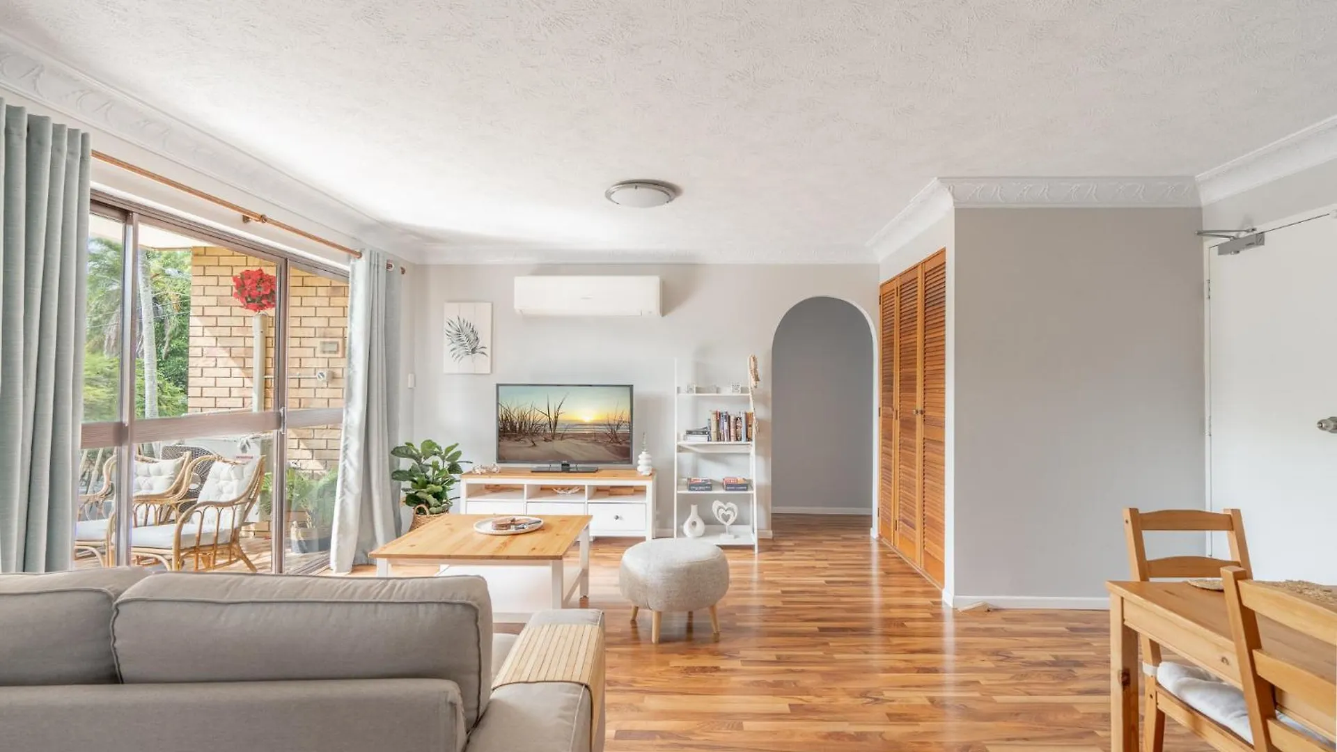 Apartment Lovely 2-Bed By Oxenham Park Transport & Shops Brisbane Australia